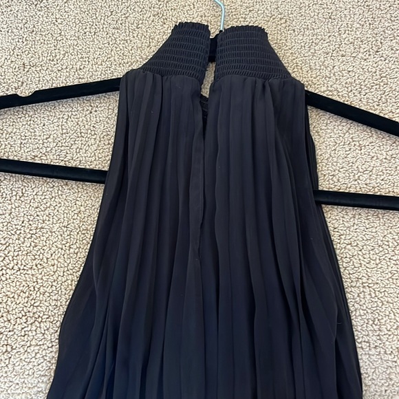 ALC Renzo Sleeveless Mock Neck Pleated Dress Size 4 Solid Black. Worn 1 time. - Picture 6 of 10